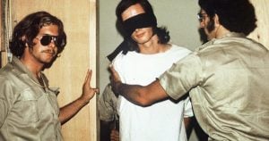 L’expérience de la prison de Stanford : La célèbre étude de Zimbardo